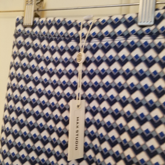 Max Studio Blue Printed Skirt - Has matching top - Picture 3 of 5